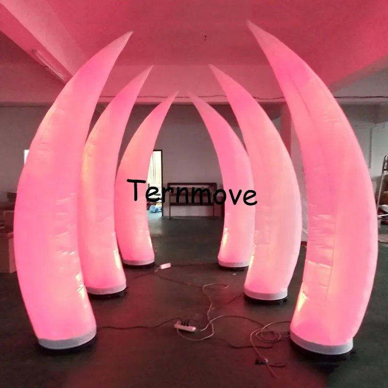 Popular gorgeous colorful giant inflatable led tusk inflatable crescent pillars inflatable horn for wedding stage decor LED ivry