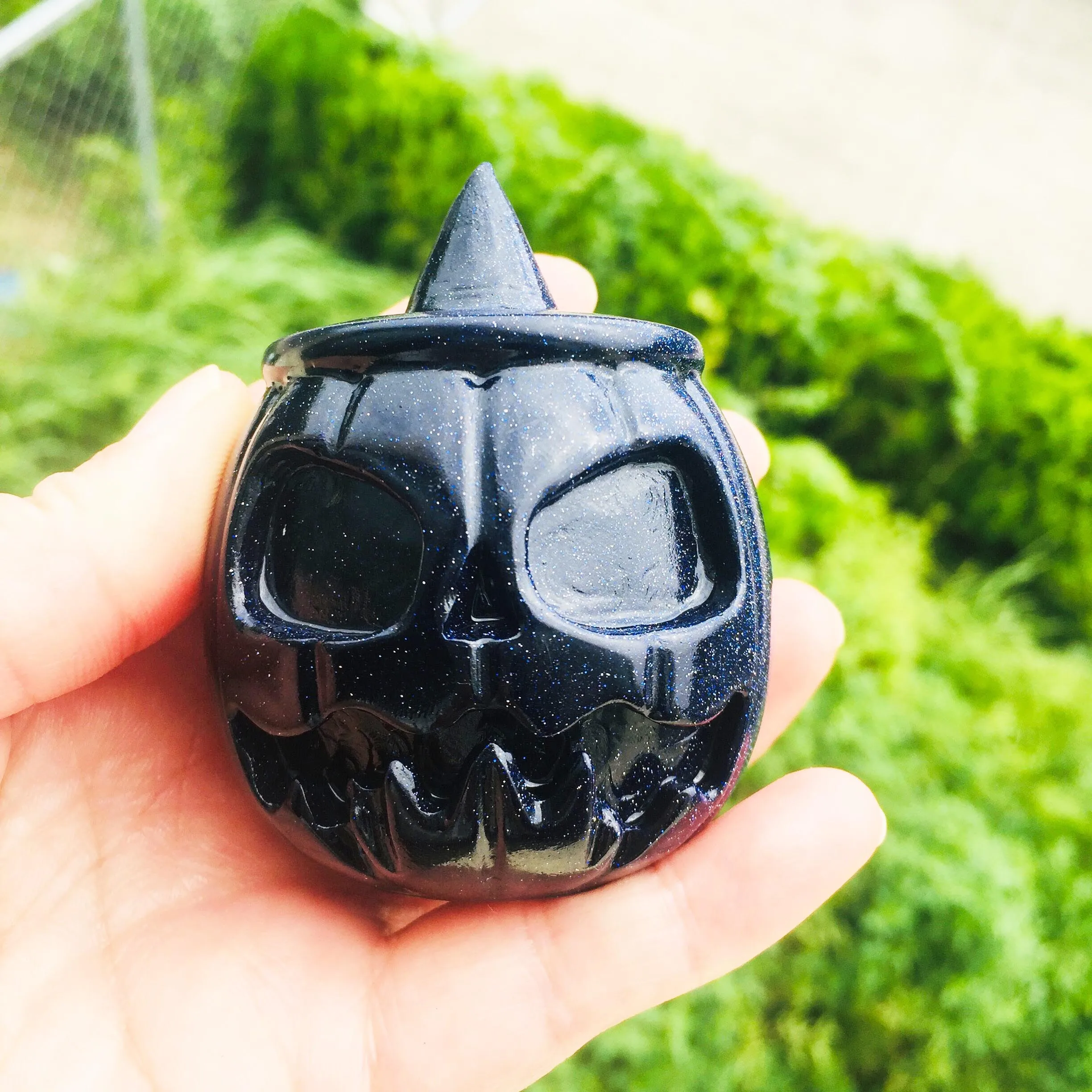 

Factory direct selling Natural Hand Carved Blue Sand Stone Pumpkin Crystal Pumpkin folk crafts for Halloween decoration