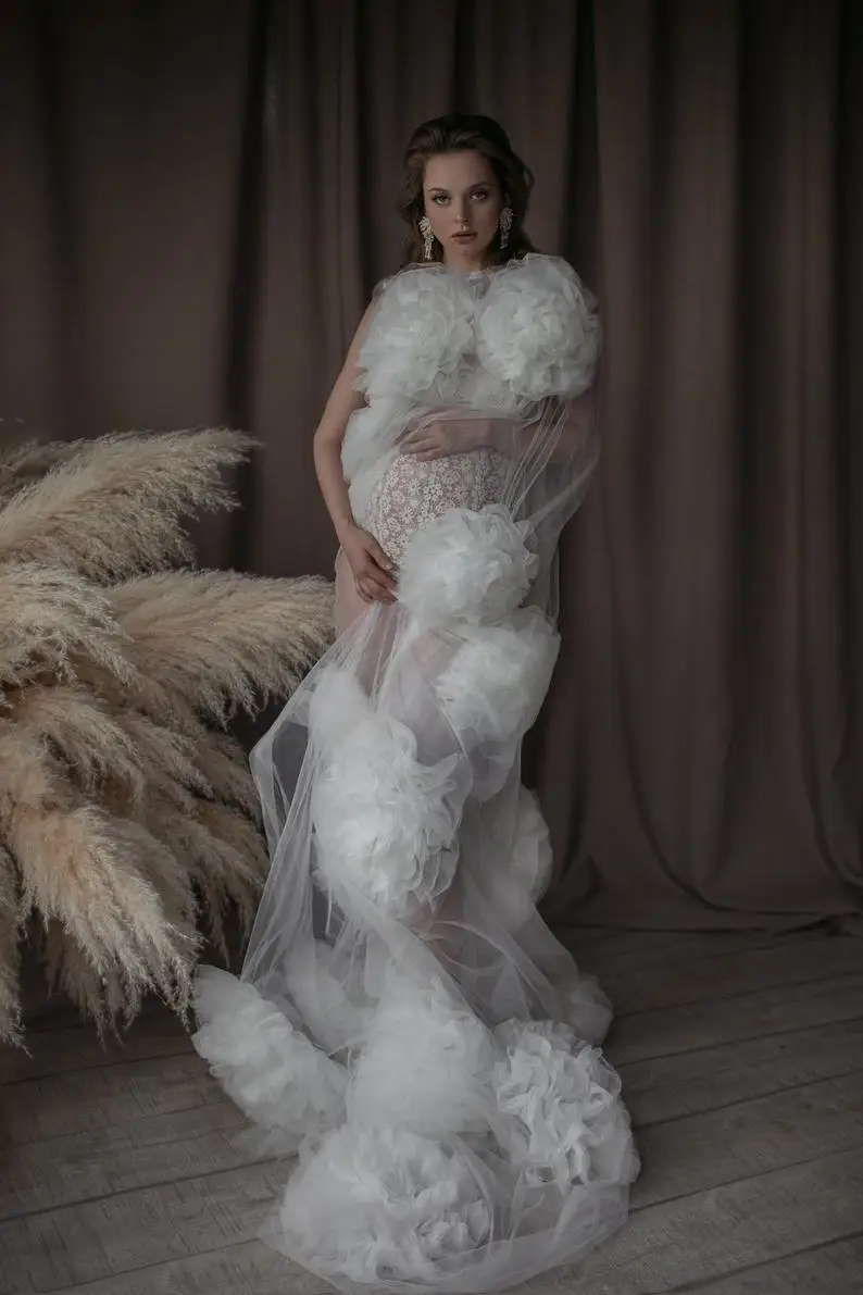 New Arrival Bridal Floral Tulle Robes Custom Made Tulle Flower Maternity Dressing Gonw Sheer See Through Bridal Gown