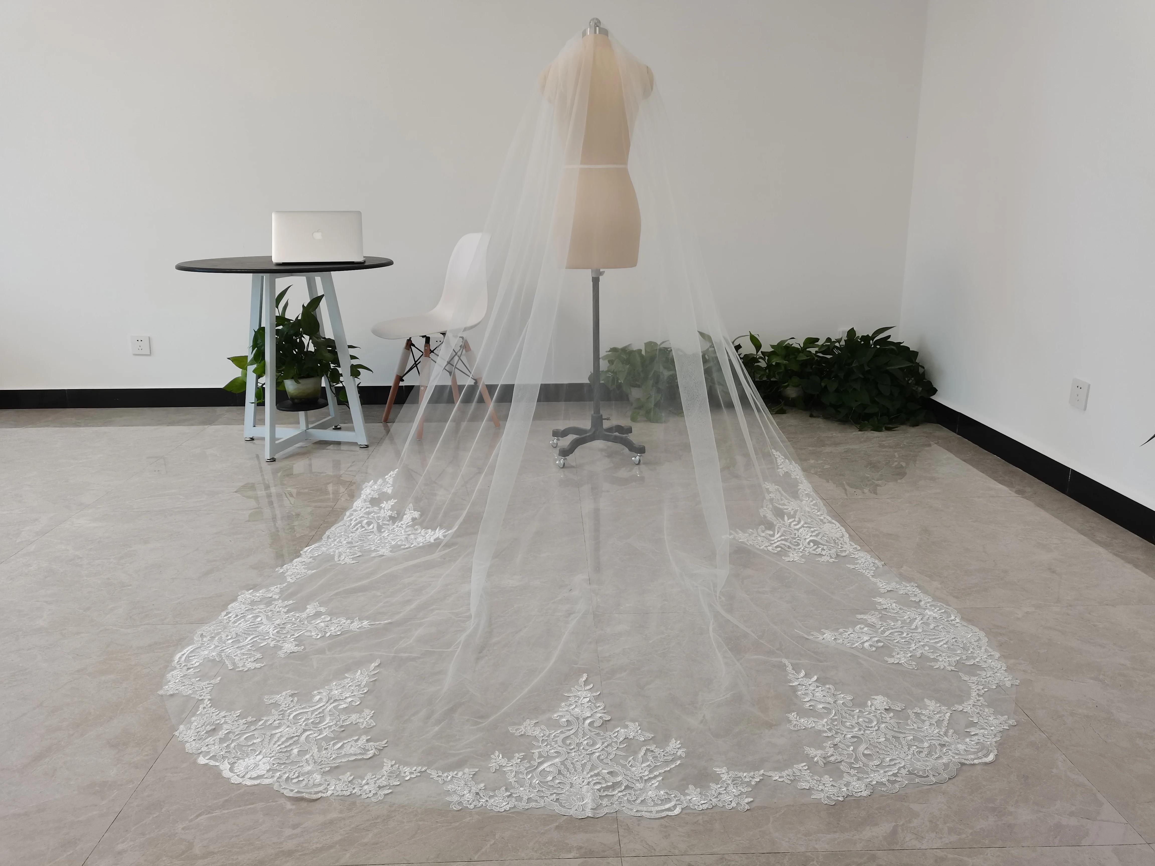 Cathedral lace applique bridal veil single layer wedding veil white/ivory tulle veil with comb