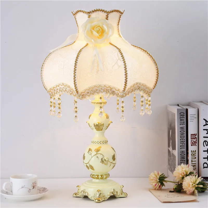 Lampu Meja Resin Renda Istana Klasik Vintage Eropa Lampu E27 LED Hangat Romantis untuk Samping Tempat Tidur & Serambi & Studio & Ruang Pernikahan AS021