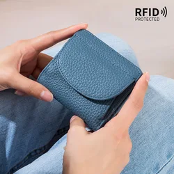 Monedero pequeño de cuero de vaca genuino para niñas, cartera de mano con solapa, bolso con ranuras para tarjetas RFID, capa superior, Popular, A3406