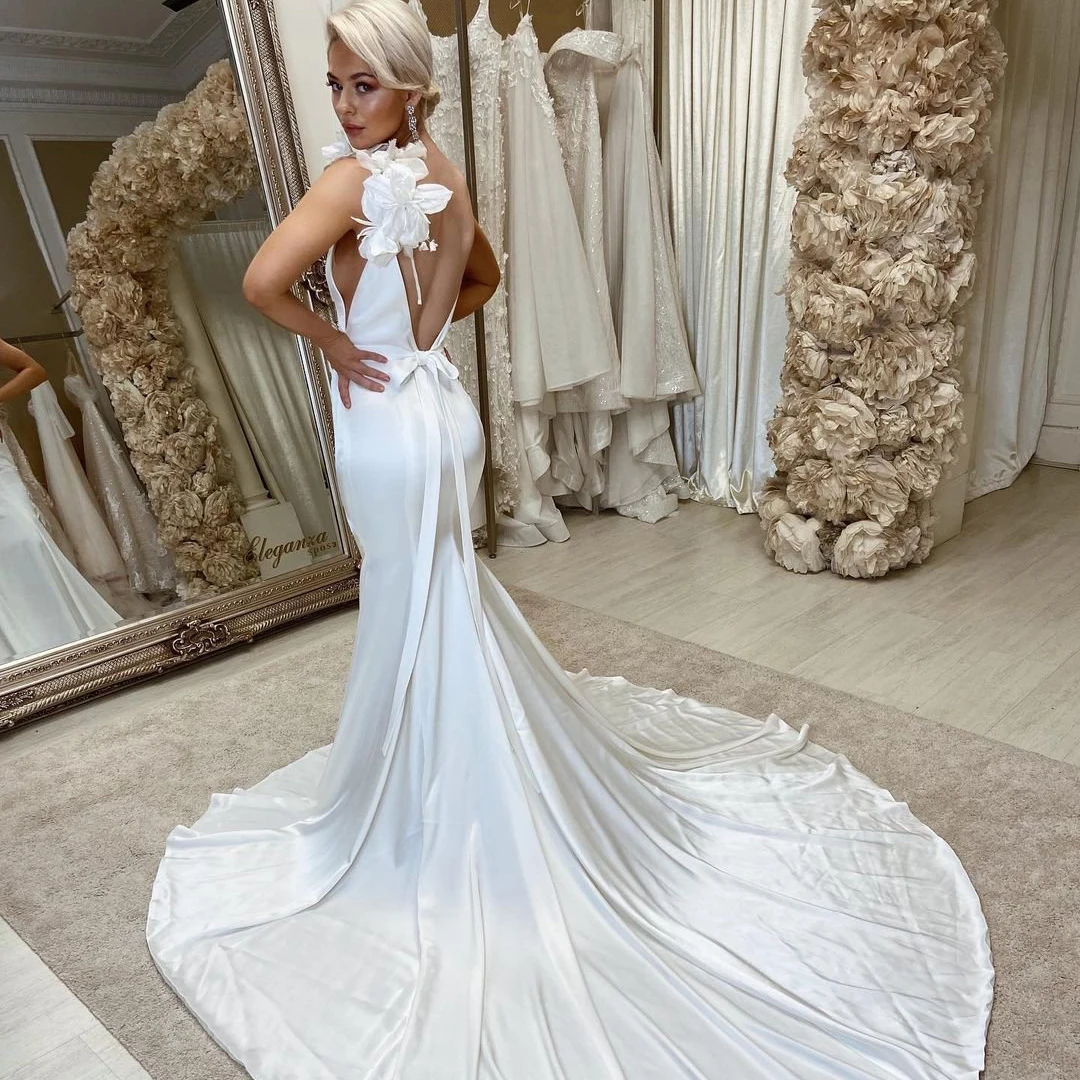 Eightree Sexy White Wedding Dresses Spaghetti Straps Bride Dress 2022 V-neck Backless Sweep Train Wedding Evening Gown Plus Size