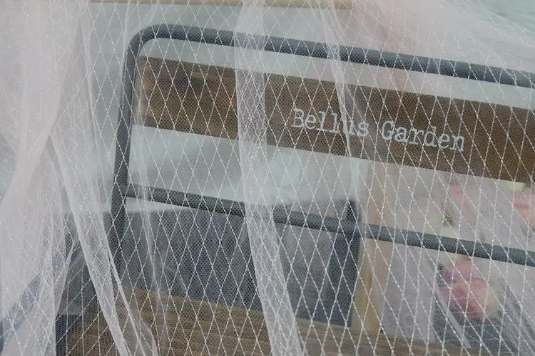 150cm Wide 1meter/lot Thin Tulle Fabric Veil Lace Fabric Material Grid Black White Gold Silver Thread Decoration X1087
