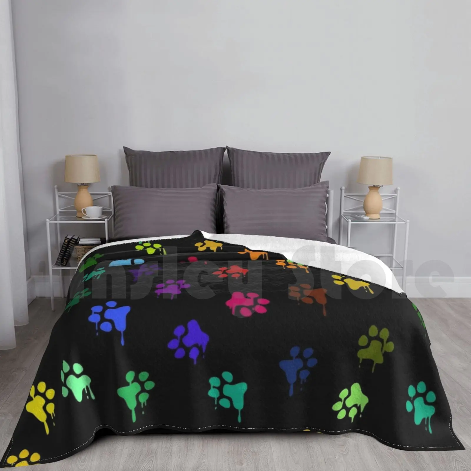 

Окрашенные отпечатки лап (на черном), одеяло, модное одеяло на заказ, дорожки лап, животный художник, узор, лапы, собака, кошка, Радуга