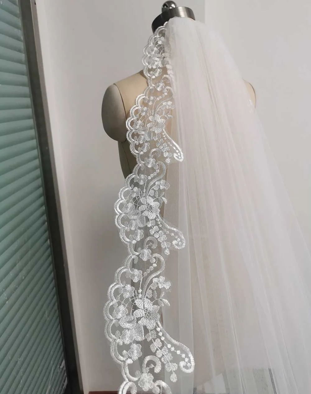 Lace 5 Meters Long Wedding Veil White Ivory High-end Bridal Veil with Comb One Layer Veil for Bride Wedding Accessories