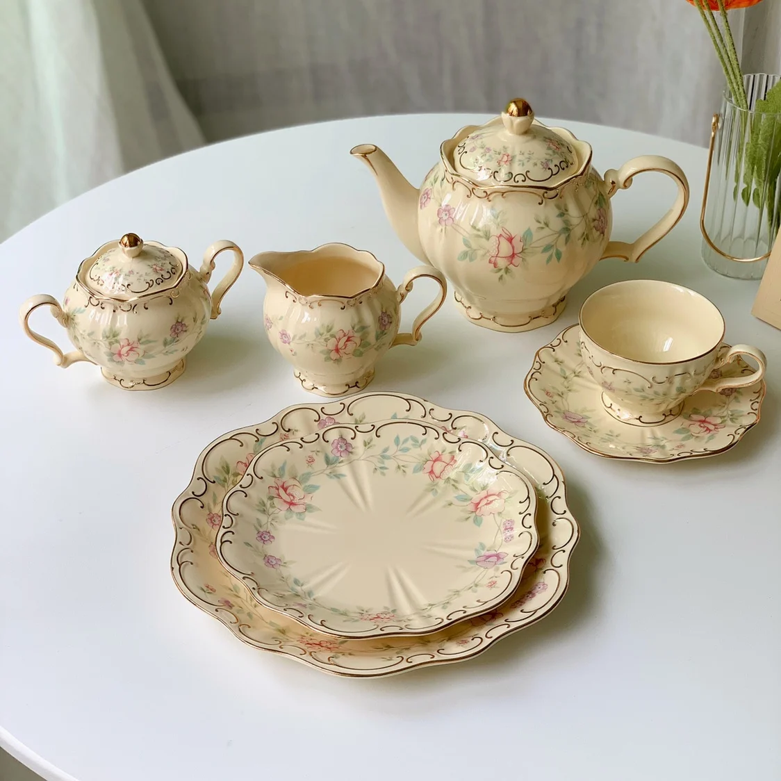 European Afternoon Tea Elegant Retro Flower Coffee Set Pot Sucrier Milk Pot Cup and Saucer Set Plate