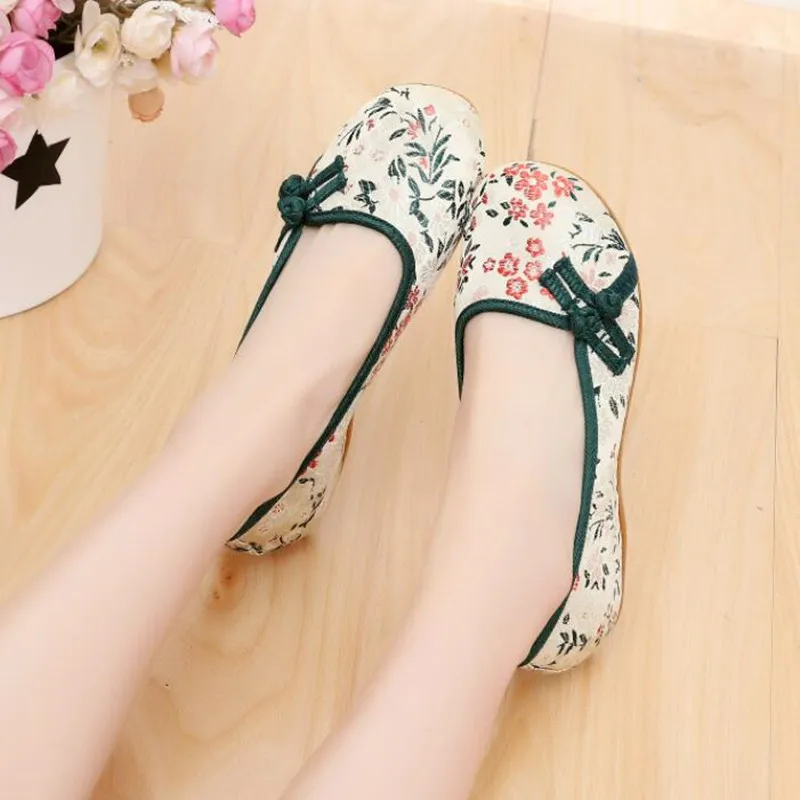 Ethnic Style Embroider Women Shoes лоферы женские Slip on Retro Loafers with Buttons Female Autumn Pumps Vintage Ballet Shoes