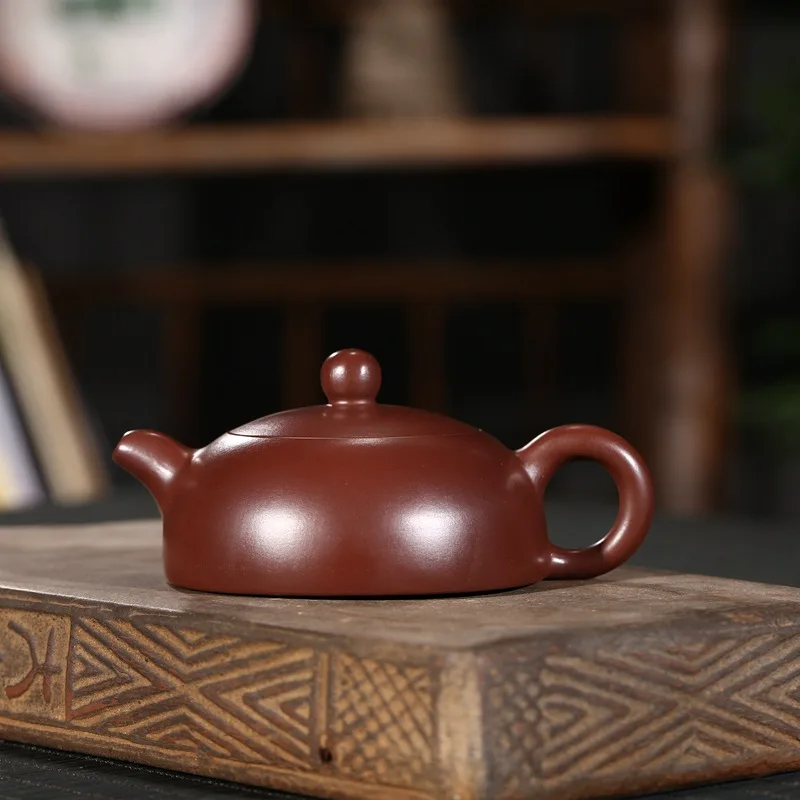 

Yixing authentic famous king all hand undressed ore purple clay are recommended and half pot of zhu sketch pot teapot