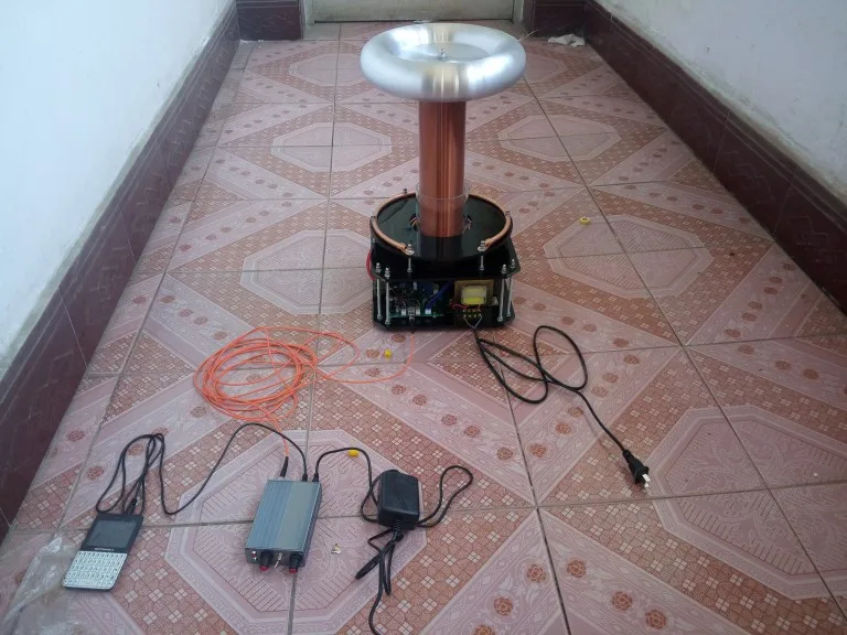 

High-tech Flash Tesla Coil Lightning Lightning Production Lightning Tesla Adjustable arc 0-50 cm 220v