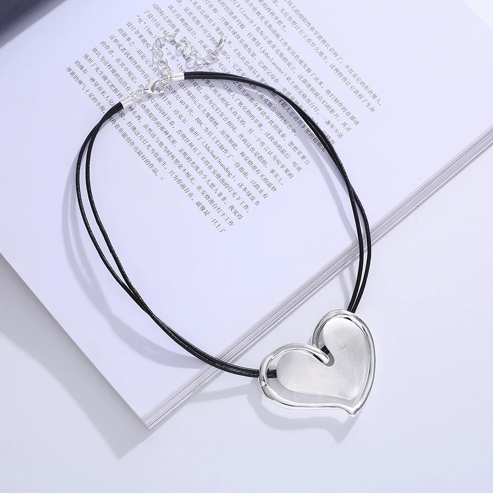 Amorcome Temperament Irregular Love Heart Pendant Necklace for Women Retro Multilayer Leather Rope Choker Necklace Jewelry2022