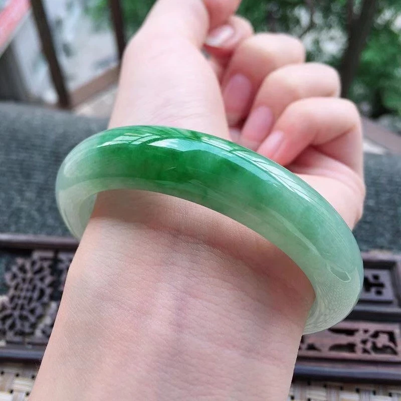 Natural Myanmar Emerald  Carved Green Bracelet Exquisite Princess Hand Ring