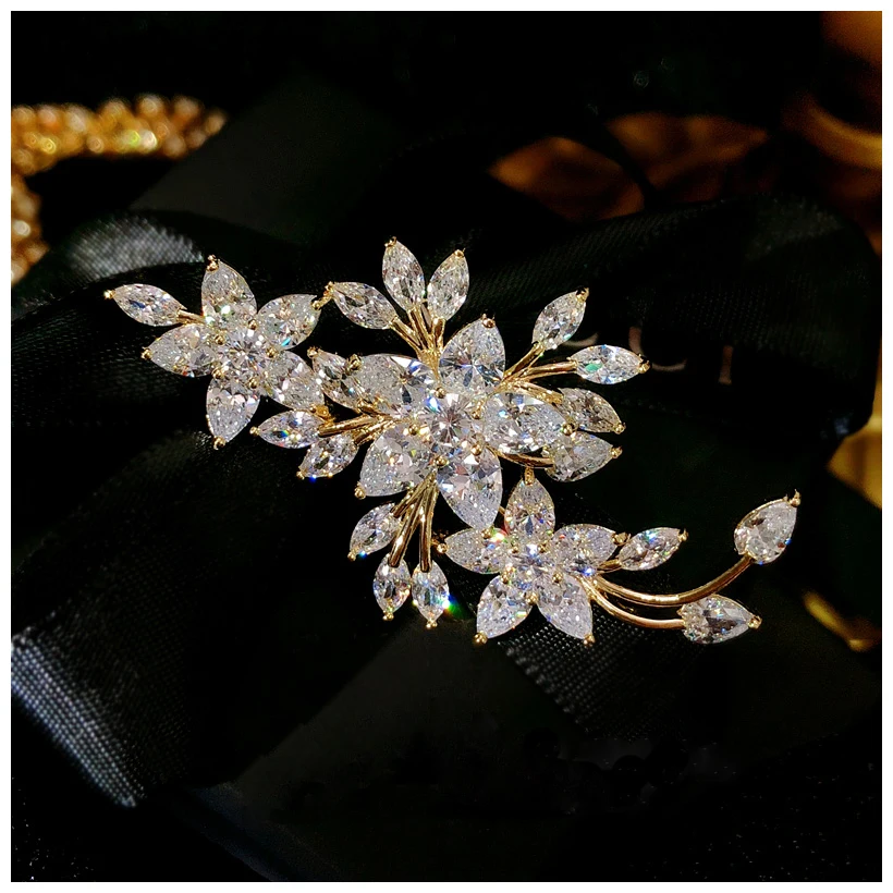 Brooches For Women Floral Design Exquisite Romantic Wedding Bride Costume Jewelry Crystal Brooch Pin Fine Valentine\'s Day gift