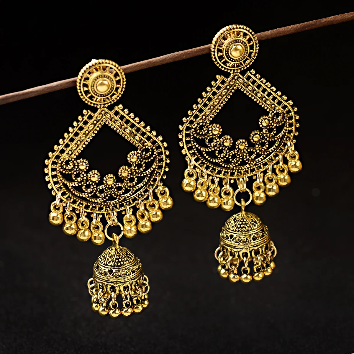 Bohemia Retro Gold Color Earrings Alloy Tassel Beads Pearl Bell Ear Stud for Women Peacock Style Indian Jewelry Jhumka Jhumki