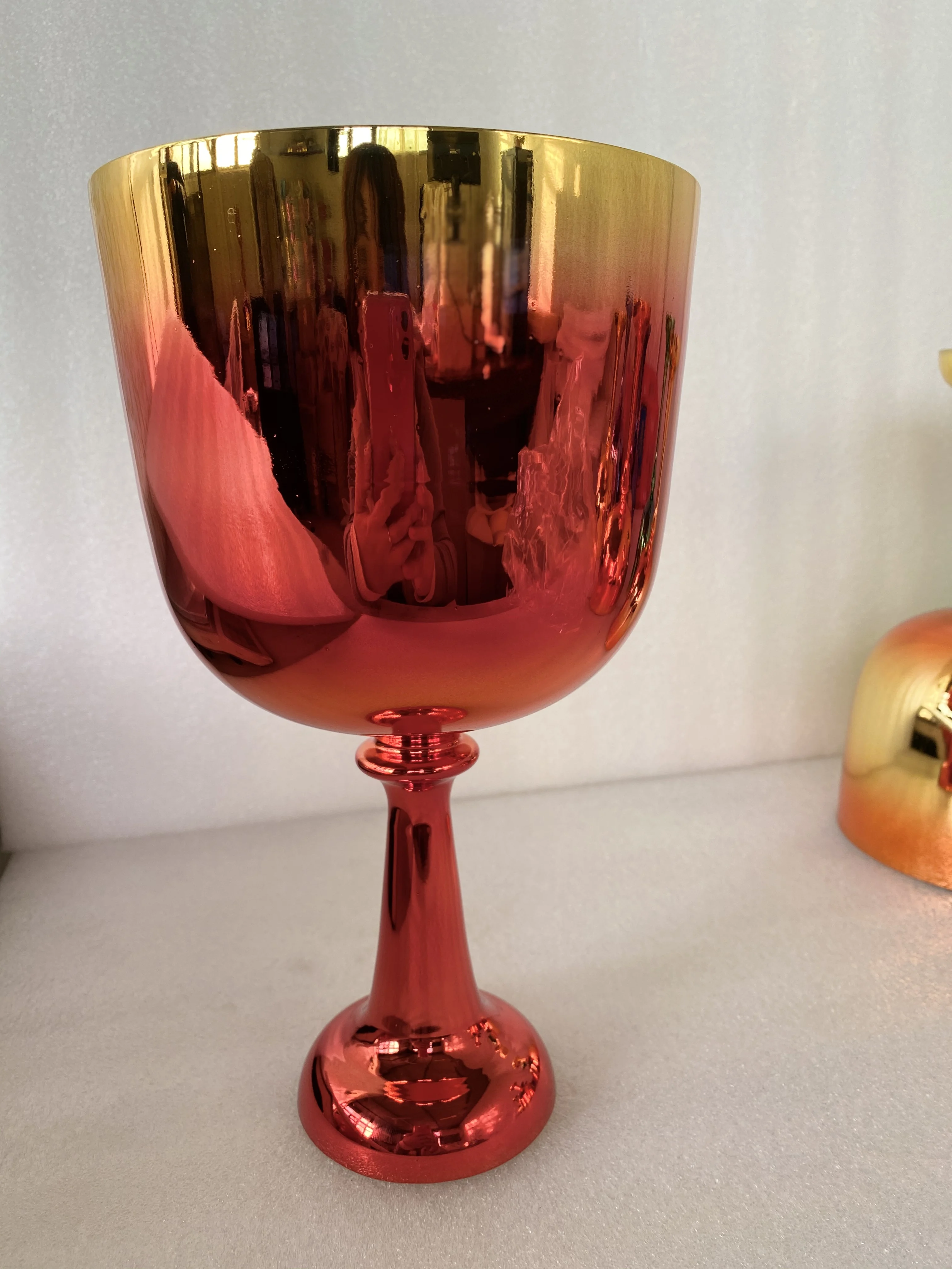 

Crystal singing chalice mixed color 4rd octave "C" note, size about 6.5" 432Hz Root chakra for sound theraphy