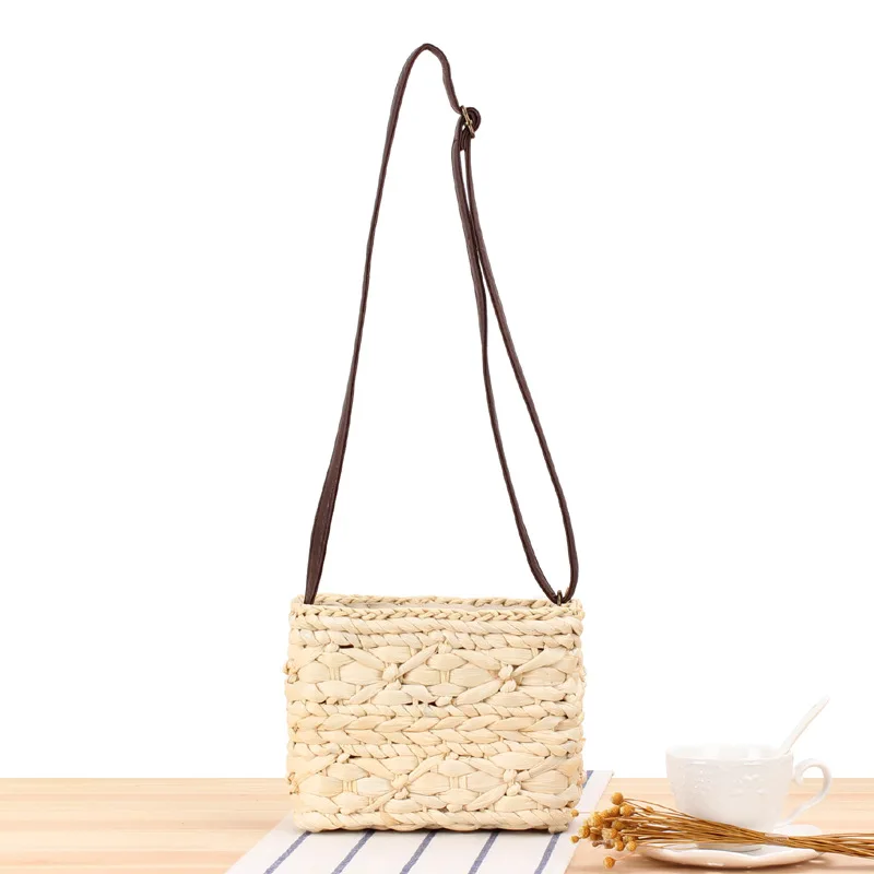 Рисунок 2 - Сумка-мессенджер соломенная из натуральной ткани