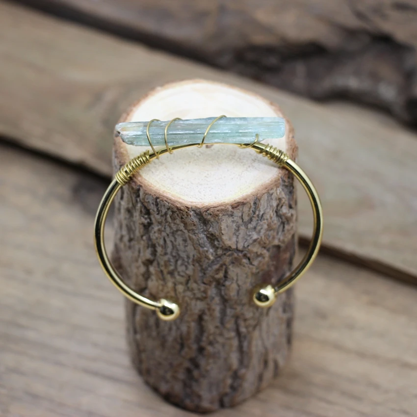 Natural Kyanite Open Cuff Bangle Gold Color Brass Wire Wrap Slice Beads Green Quartz Stick Fashion Women Bracelet Jewelry QC2021