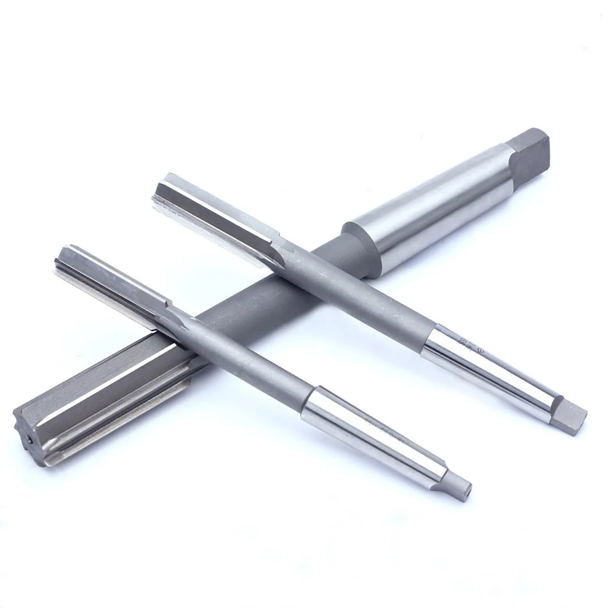 Alesatore per flauto dritto con codolo conico in acciaio ad alta velocità HSS H7 H8 D4 Diametro di taglio 5.5MM-70MM Alesatore per macchina