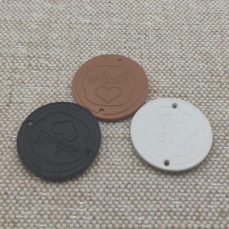 16 Options 25Mm Circle Hand Made with Heart Pu Sewing Labels for Clothes Handmade Round Sewing Tags with Love for Clothing Label