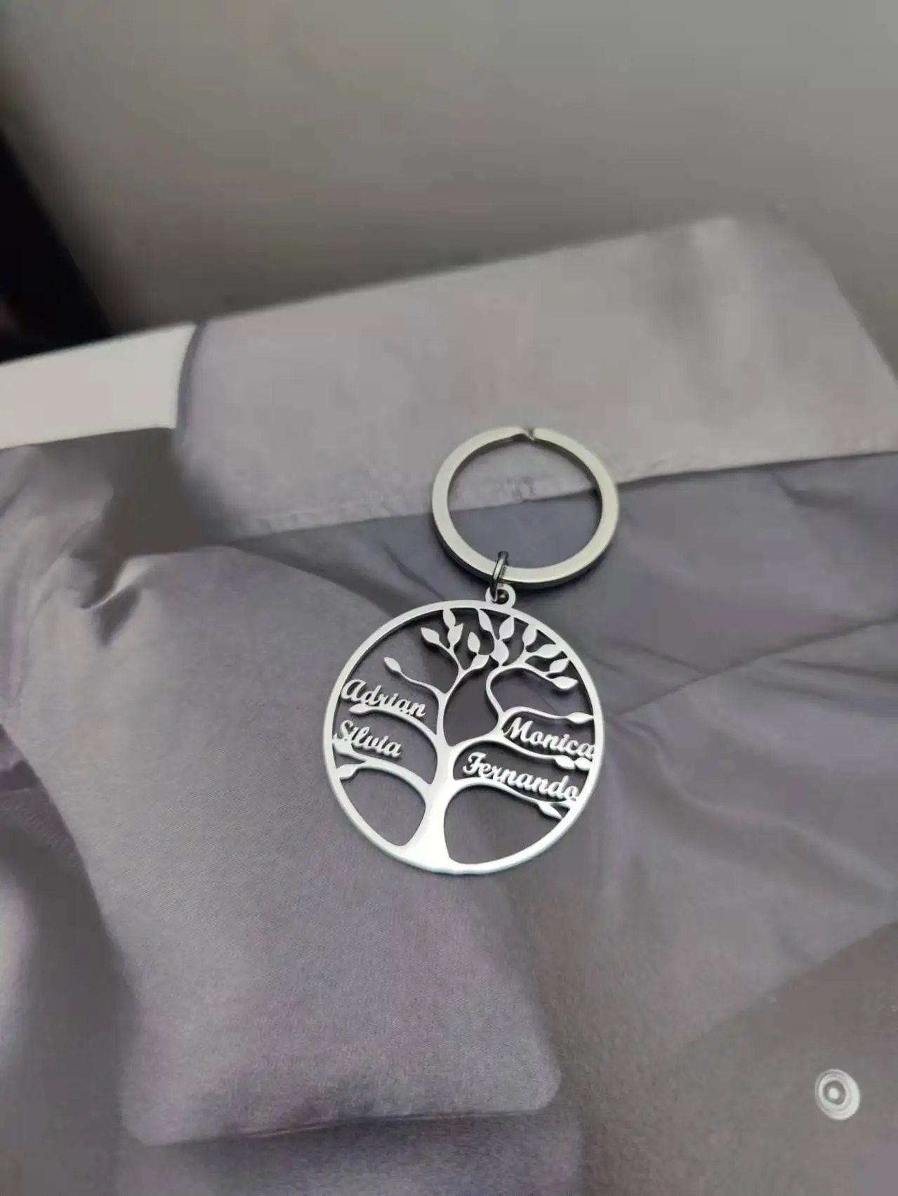 Tree of Life Custom Keychain With 1-6 Name Personalized Jewelry Family Member Key ring The Best Gift For Mother Wife