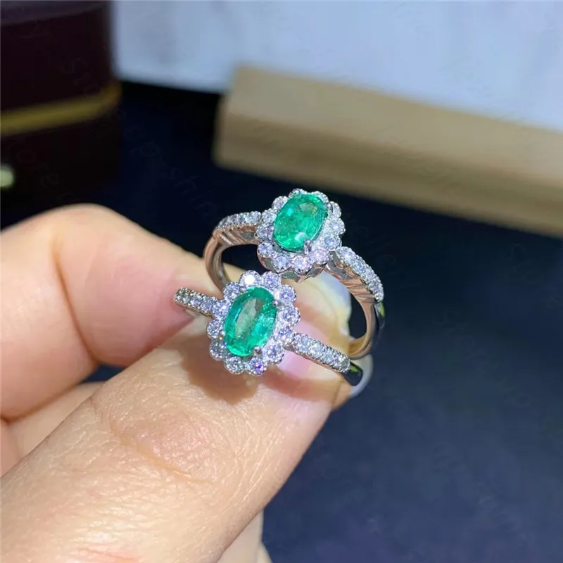 

Women's new ring natural emerald ring 925 silver simple design fresh and lovely style