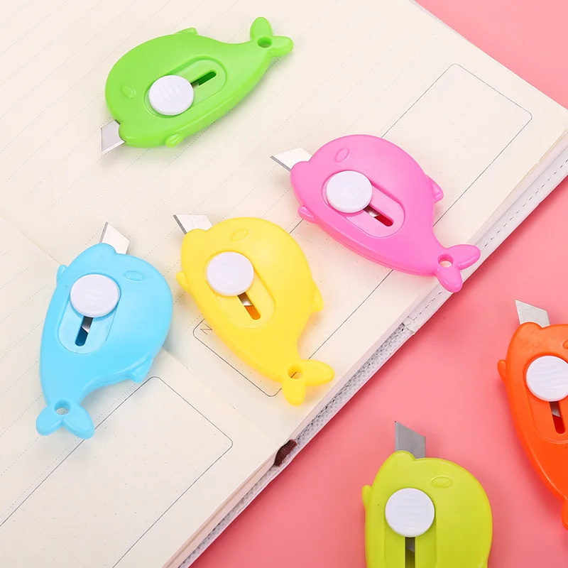 

Mini Cartoon Utility Knife Compact and Portable Unpacking Paper Cutting Envelope Dolphin Whale Art Student Tool Color Random