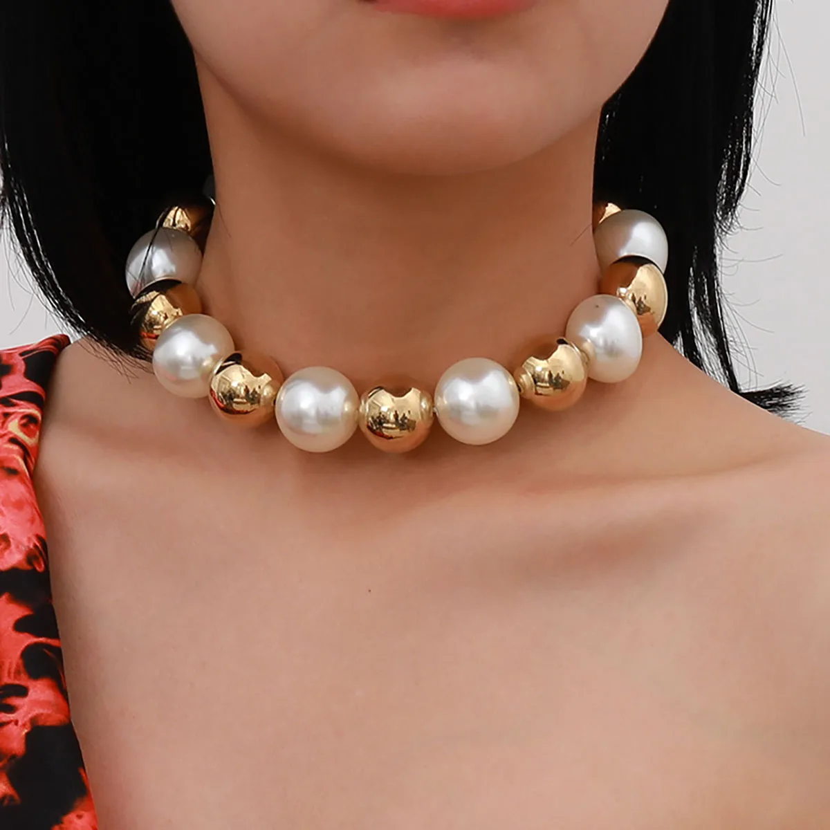 Vintage Cute Butterfly Portrait Carved Padlock Pendant Necklace Set Women\'s Boho Imitation Pearl Clavicle Necklaces Girl Jewelry