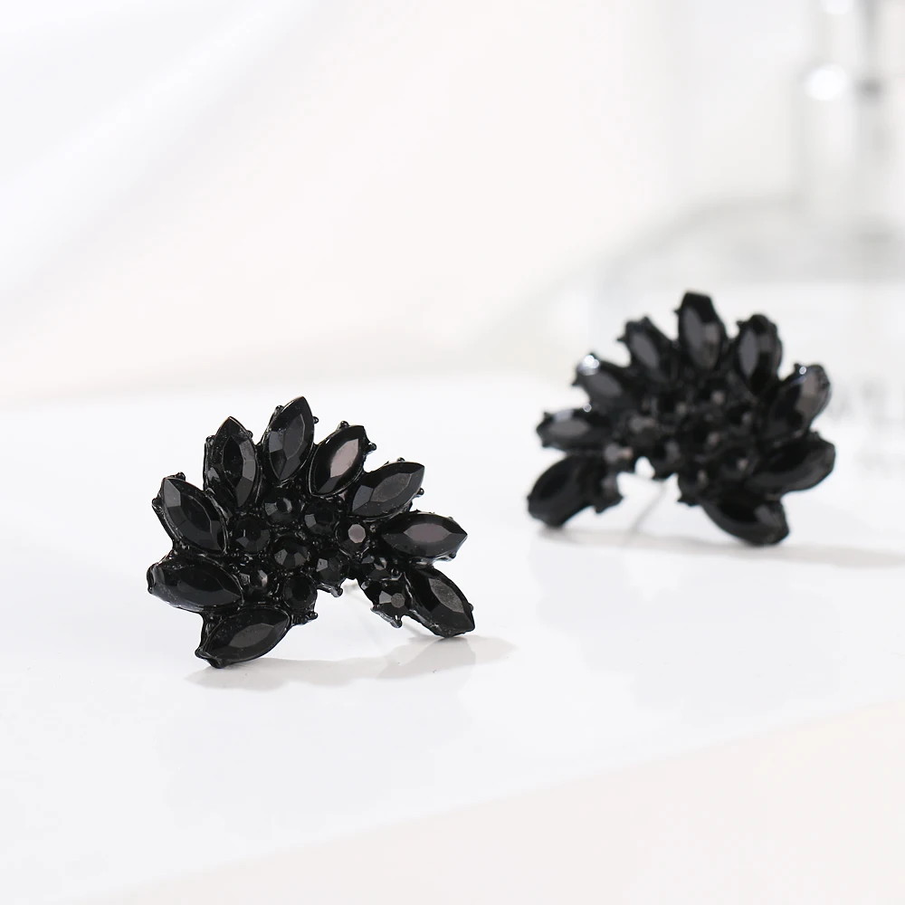 2020 Z Fashionable generous charm charming pure black dark desire resin wings fan-shaped earrings party party gifts