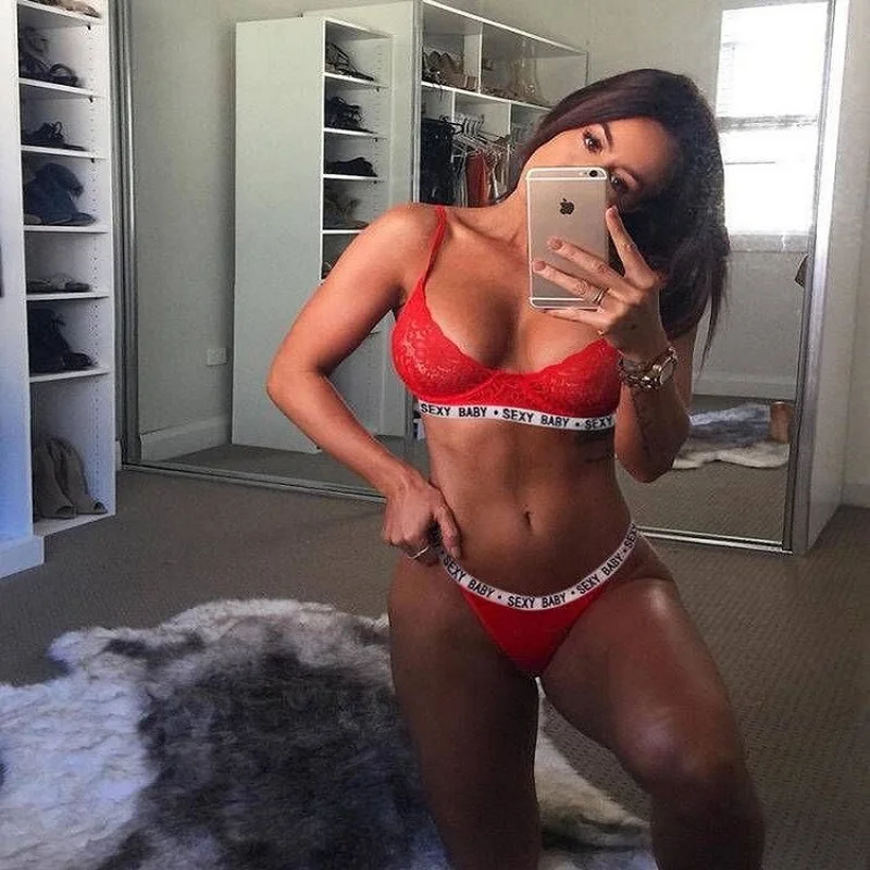 النساء مجموعة الملابس الداخلية مثير الدانتيل ثلاث نقاط بيكيني البرازيلي سراويل المثيرة الجوف انظر من خلال الملابس الداخلية الاباحية رسائل طباعة الجنس زي