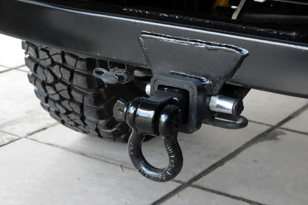 

Shackle connector Trailer connector Black sprayed aluminum Lightweight and smooth 5 tons pull