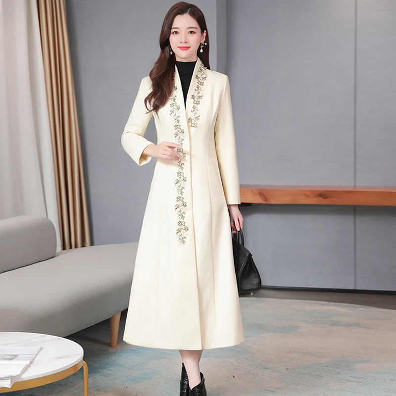 Autumn and winter new fashion wild long thickened ladies Slim temperament plus size woolen coat embroidered woolen trench coat