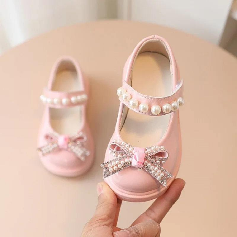 Zapatos de princesa de cuero PU con lazo de perlas para niñas, zapatos de mariposa para bebés, moda para niños