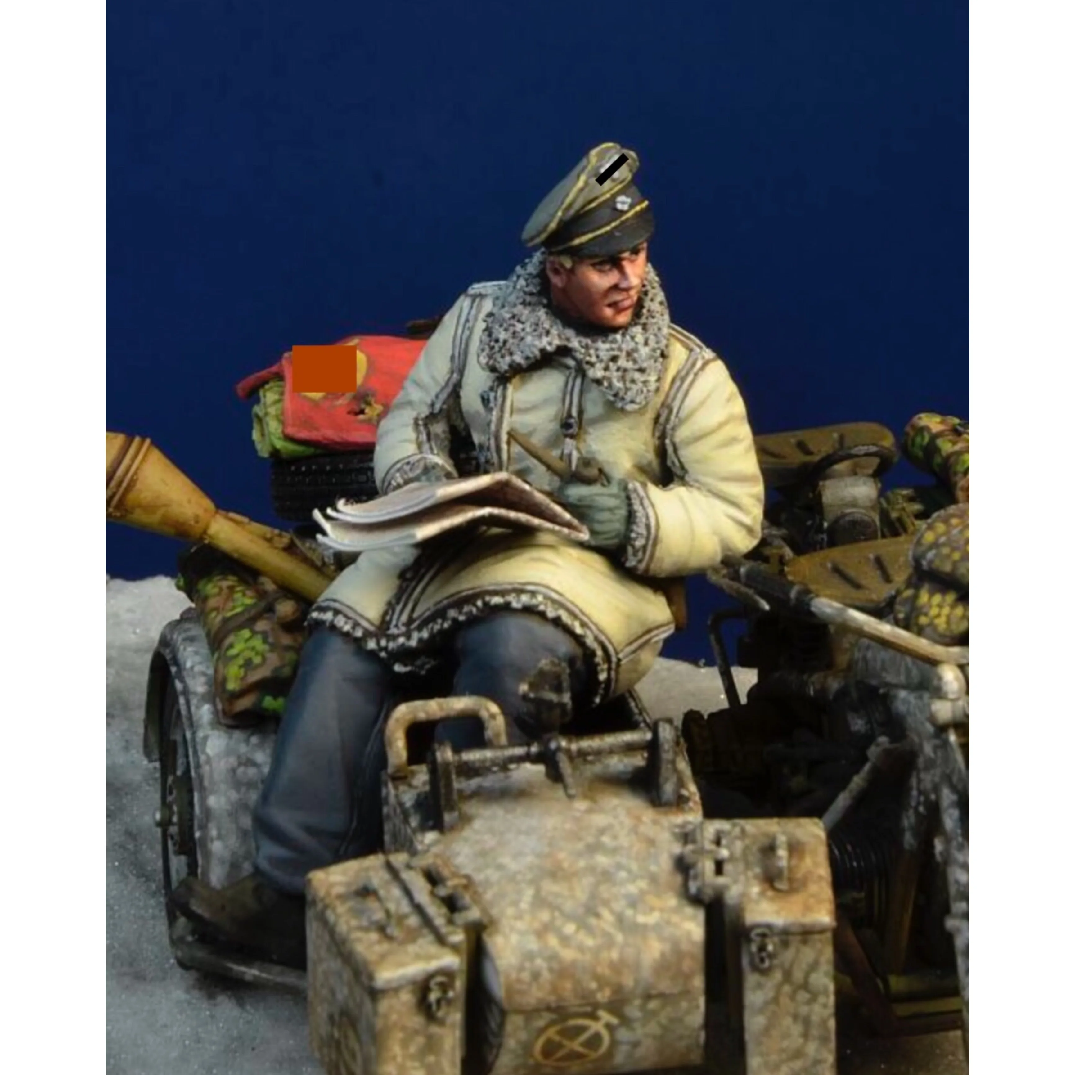 1/35 Resin Model Figure GK，no newspaper , There is no motorcycle , Unassembled and unpainted kit