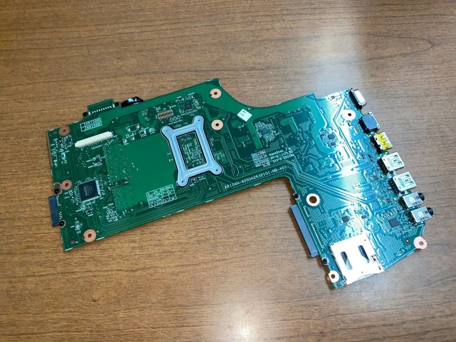 

FOR TOSHIBA SATELLITE C75D C75D-B7215 C75D-B A8-6410 2.0GHz MOTHERBOARD V000358310