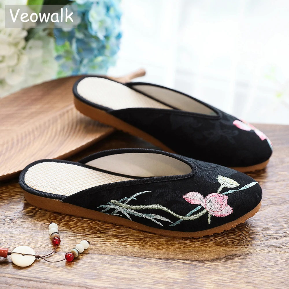 

Veowalk/женские шлепанцы на плоской подошве из хлопчатобумажной ткани с цветочной вышивкой, женские удобные тапочки с закрытым носком, обувь в китайском стиле в стиле ретро