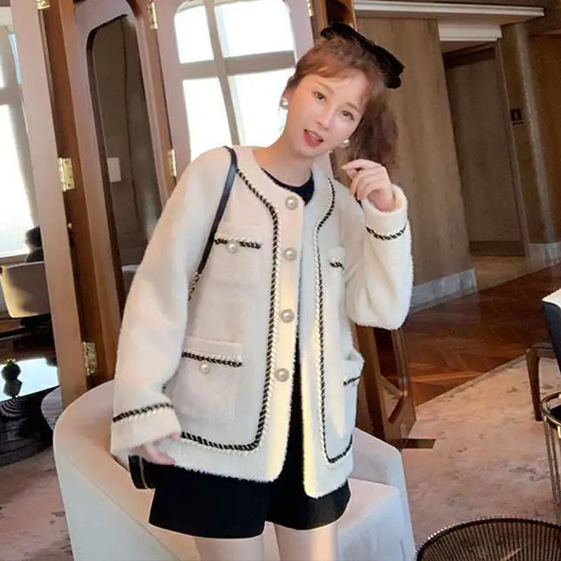 

Office Lady Mink Fleece Pearl Buttons Short Coat Women Elegant Embroidery Soft Fabric Streetwear Jacket Fashion Warm Loose Coat