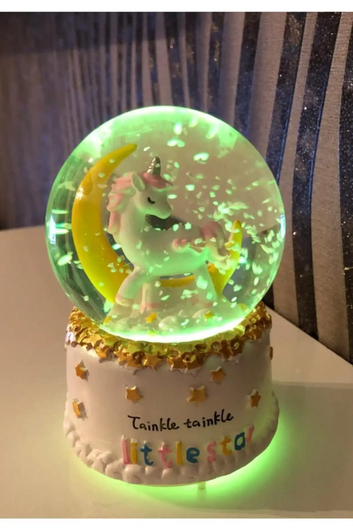 Musica unicorno Snow Globe neve spruzzo sfere di cristallo regalo globi luminosi ufficio e decorazione domestica