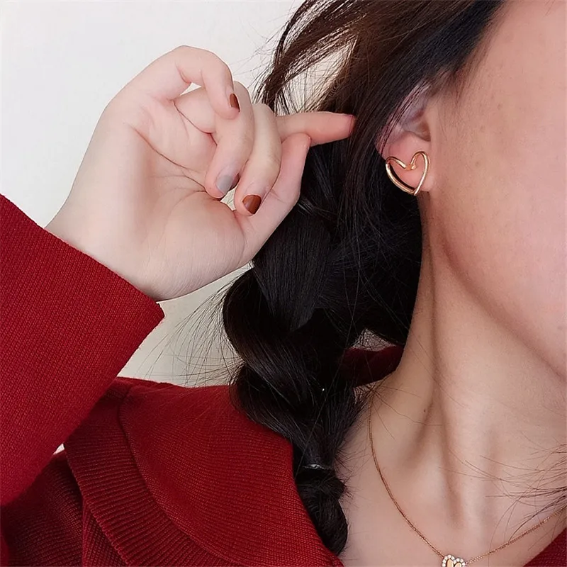 XIALUOKE Simple Metal Alloy Hollow Out Golden Heart Stud Earrings For Women New Fashion Jewelry Accessories ER066