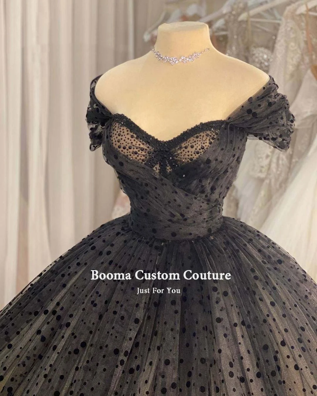 Booma Gaun Prom Pendek Tulle Polka Dot Hitam Vintage Gaun Pesta Formal Panjang Teh Gaun Pesta Berbulu Bermanik Lengan Cap Sleeve