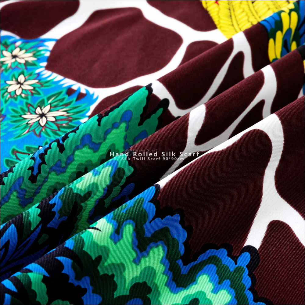 Grand foulard carré en satin de soie brillant, couleur unie Grand foulard carré en satin de soie brillant, couleur unie