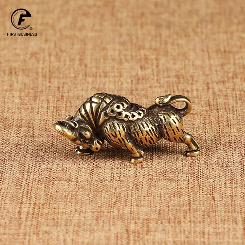 Retro Copper Animal Home Decor Brass Wall Street Bull Figurines Sculpture Car Keychain Pendant Accessories Cow Statue Desk Decor