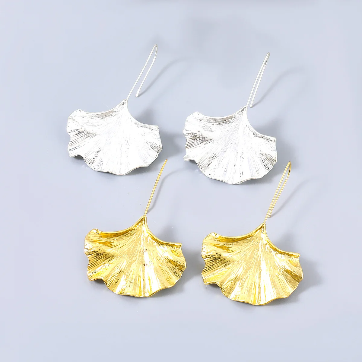 Fashion Metal Ginkgo Leaf Earrings Female Popular Exaggerated Dangle Earrings Party Accessories