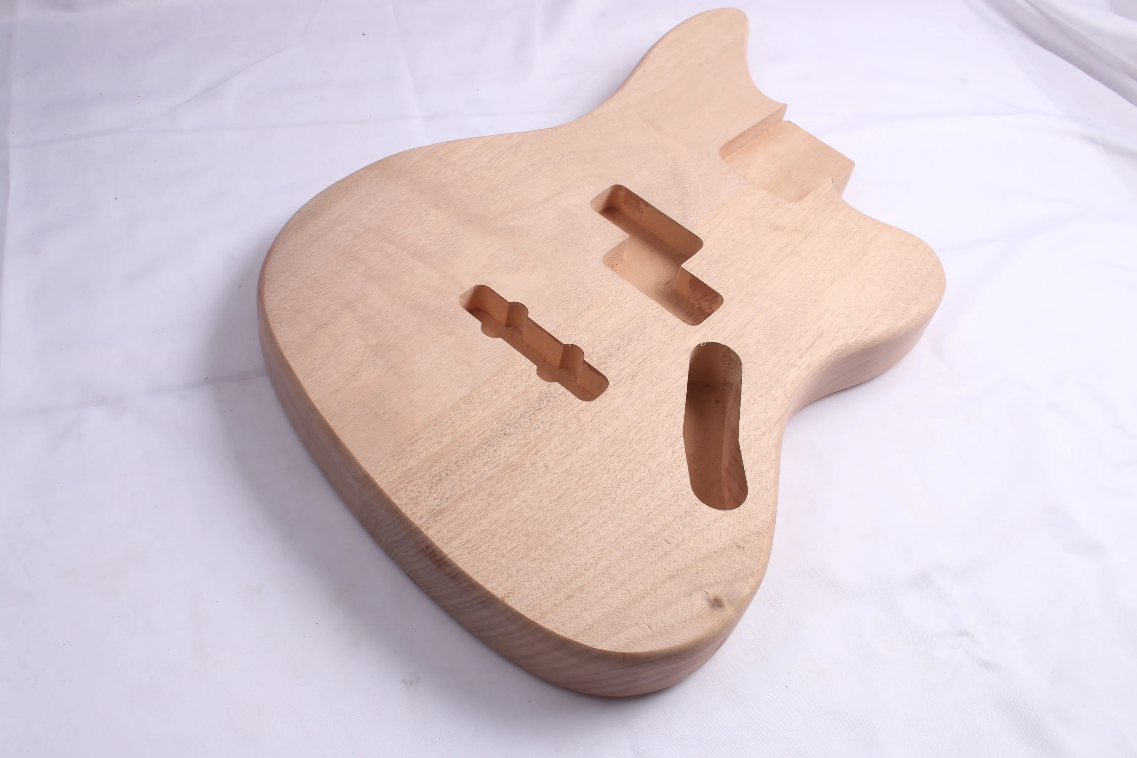 Okoume wood jaguar bass body