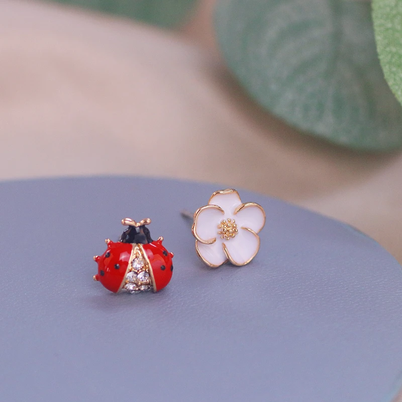 New Korean Trendy Cute Little Ladybug Stud Earrings for Women Girls lovely Animal Flower Asymmetric Earrings Party Jewelry Gifts