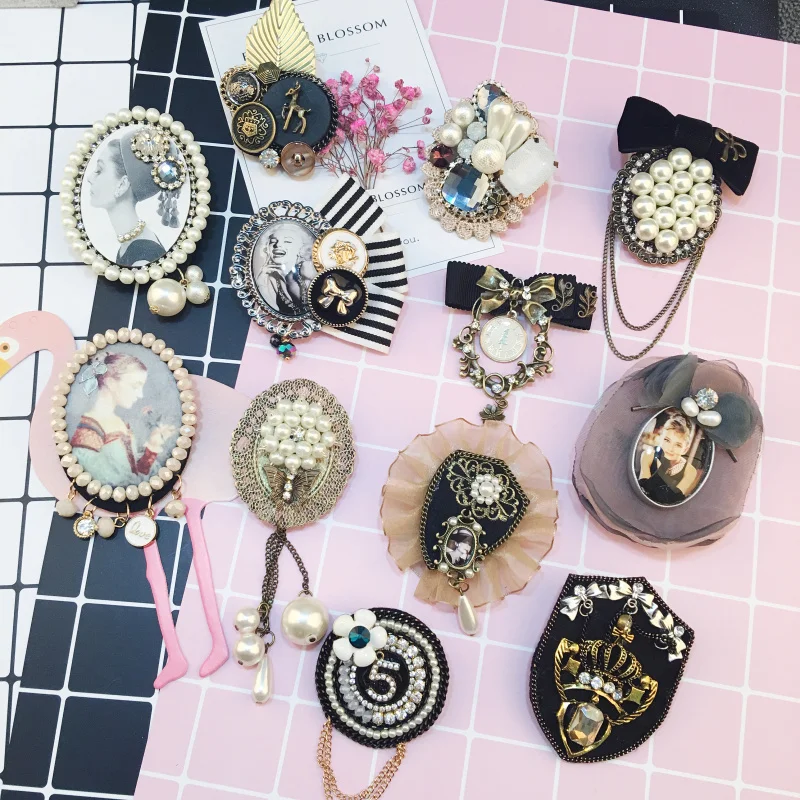 

Retro Crystal Number 5 Chain Tassels Brooches Pearl Bow Tassel Brooch pins for Women Clothes Accessories