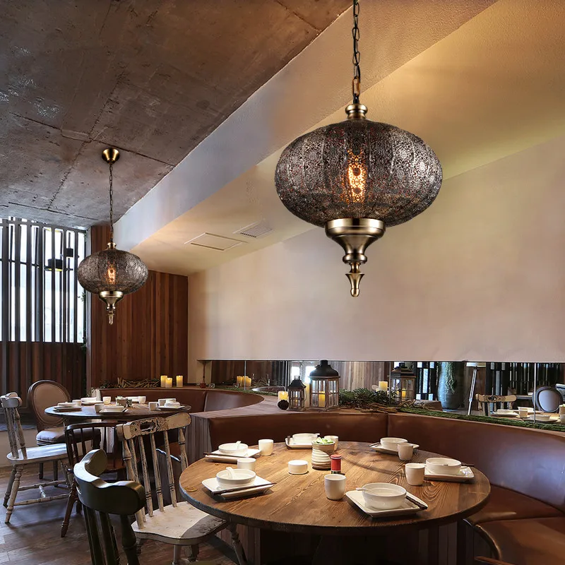 Southeast Asia Balance Yi Iron Pendant Lights LED Carved Hollow Retro Lamps for Dining Room Restaurant Lantern De Lamp