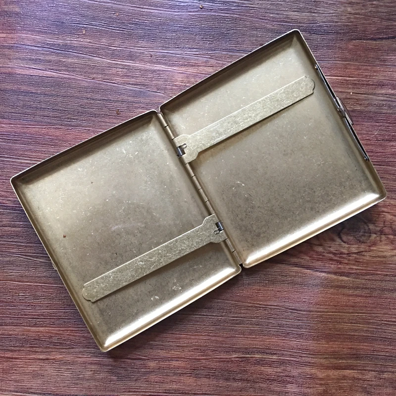 High Quality Men\'s Brass Cigarette Case Vintage Style Metal Cigarette Box for 20pcs 84MM Cigarettes