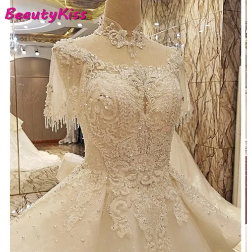 Abiti da sposa arabi di lusso cristalli pizzo collo alto abiti da sposa perline Appliques Royal Train abiti da sposa con fiocco