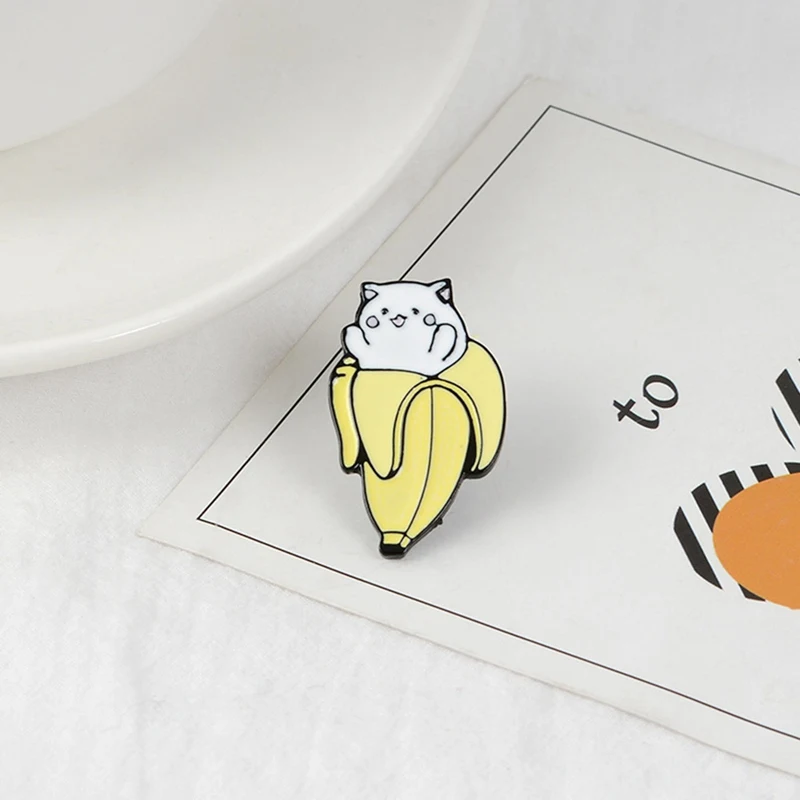 Lovely Banana White Hairy Cat Enamel Cartoon Animal Brooches Popular Lapel Bag Clothes Pins Accessories