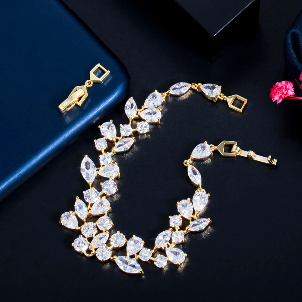 Pera элегантные браслеты в форме листа с кристаллами CZ, браслеты-подвески золотого цвета для подружки невесты, свадебные украшения, подарок B217